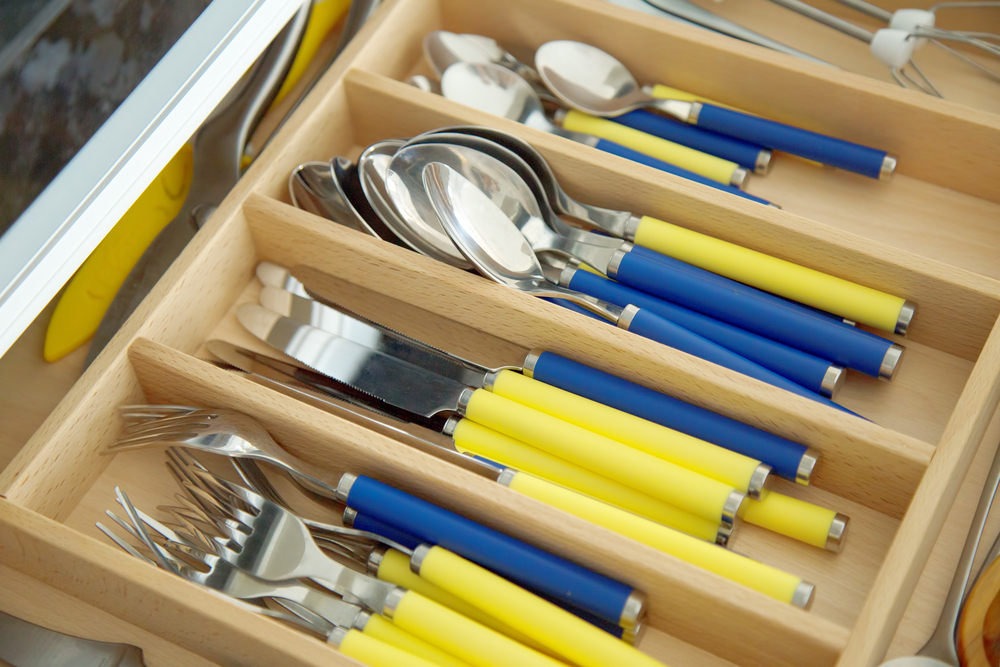 Sorting the cutlery